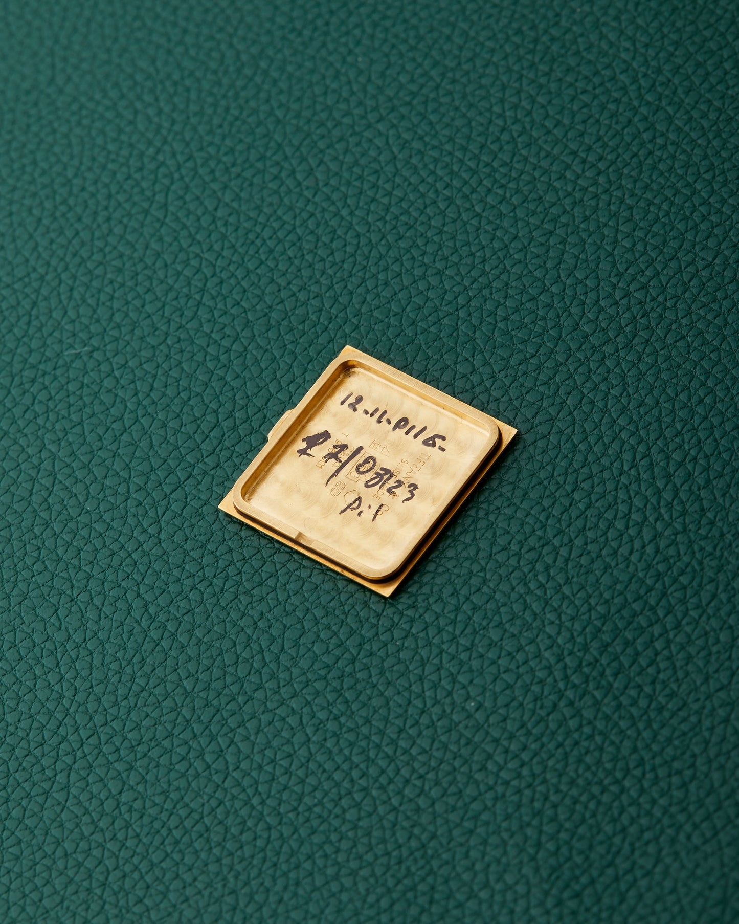 Tiffany & Co. Atlas Ref. L3630 Square 18k Yellow Gold With Box