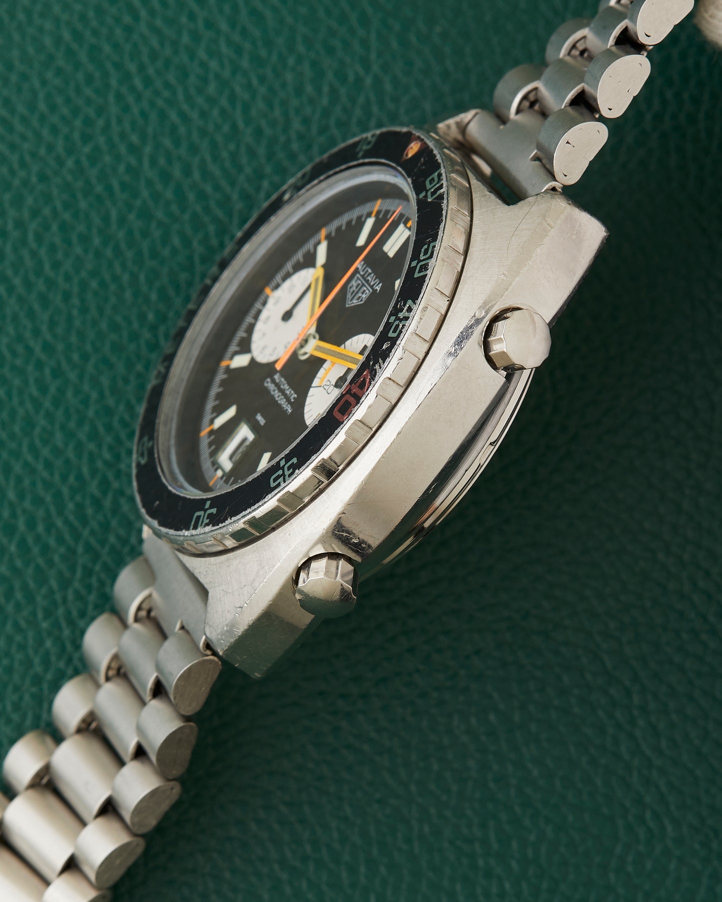 Heuer Autavia 11630 P Decompression Bezel Vintage Chocolate Dial