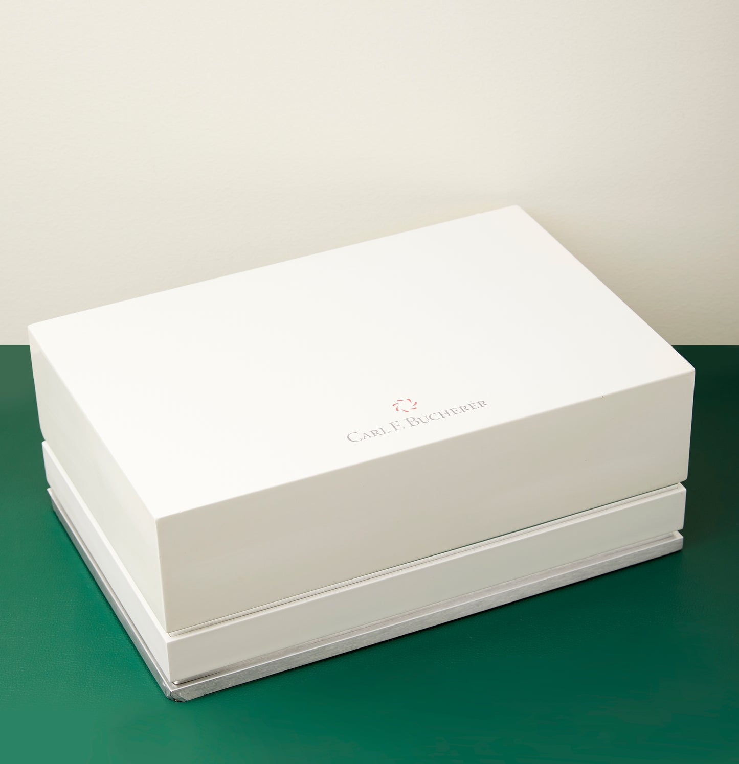 Carl F. Bucherer Patravi 10612.08 Mother of Pearl Diamonds Box