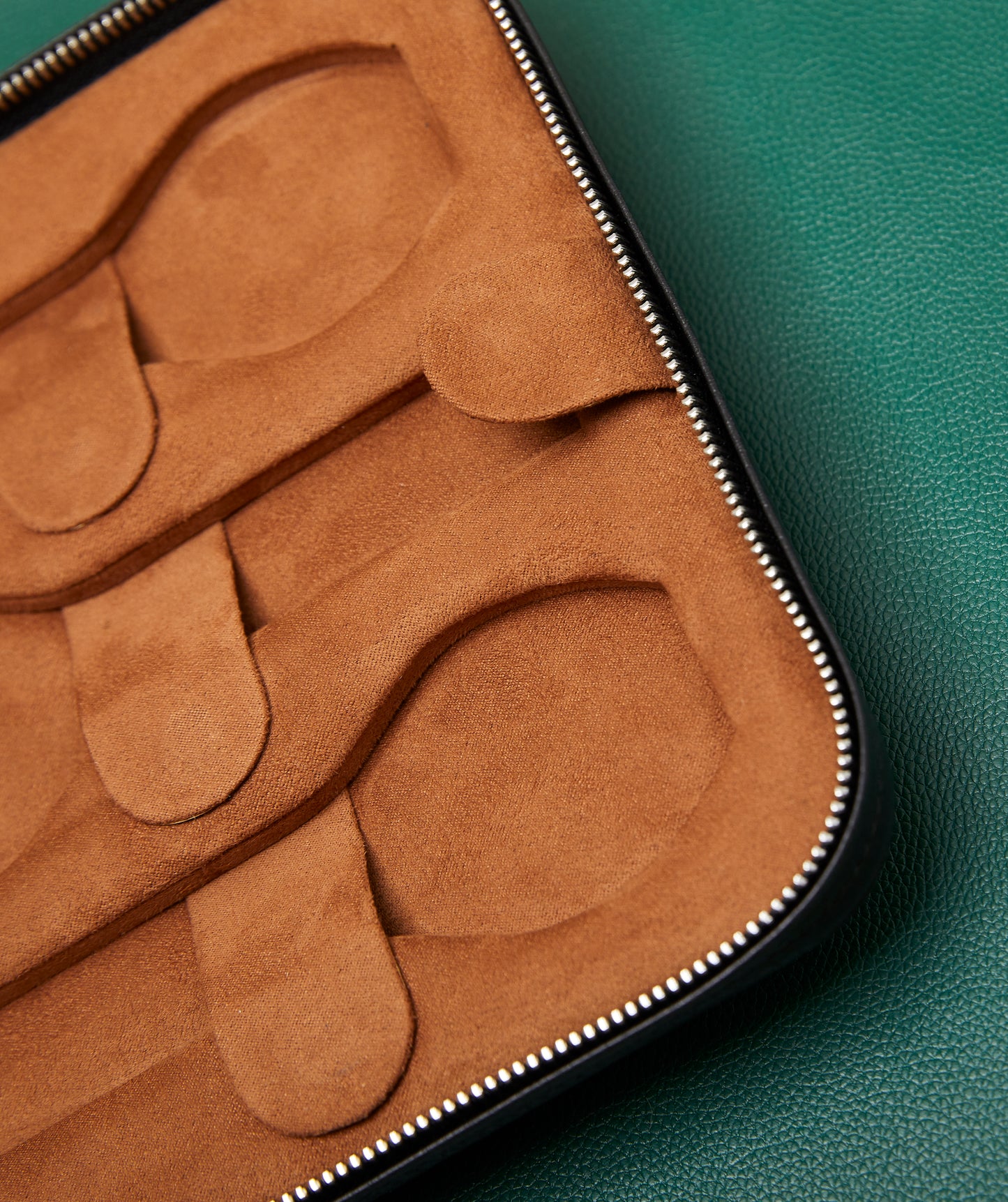 Hodinkee Ultra Slim 6 Watch Case In Black Leather