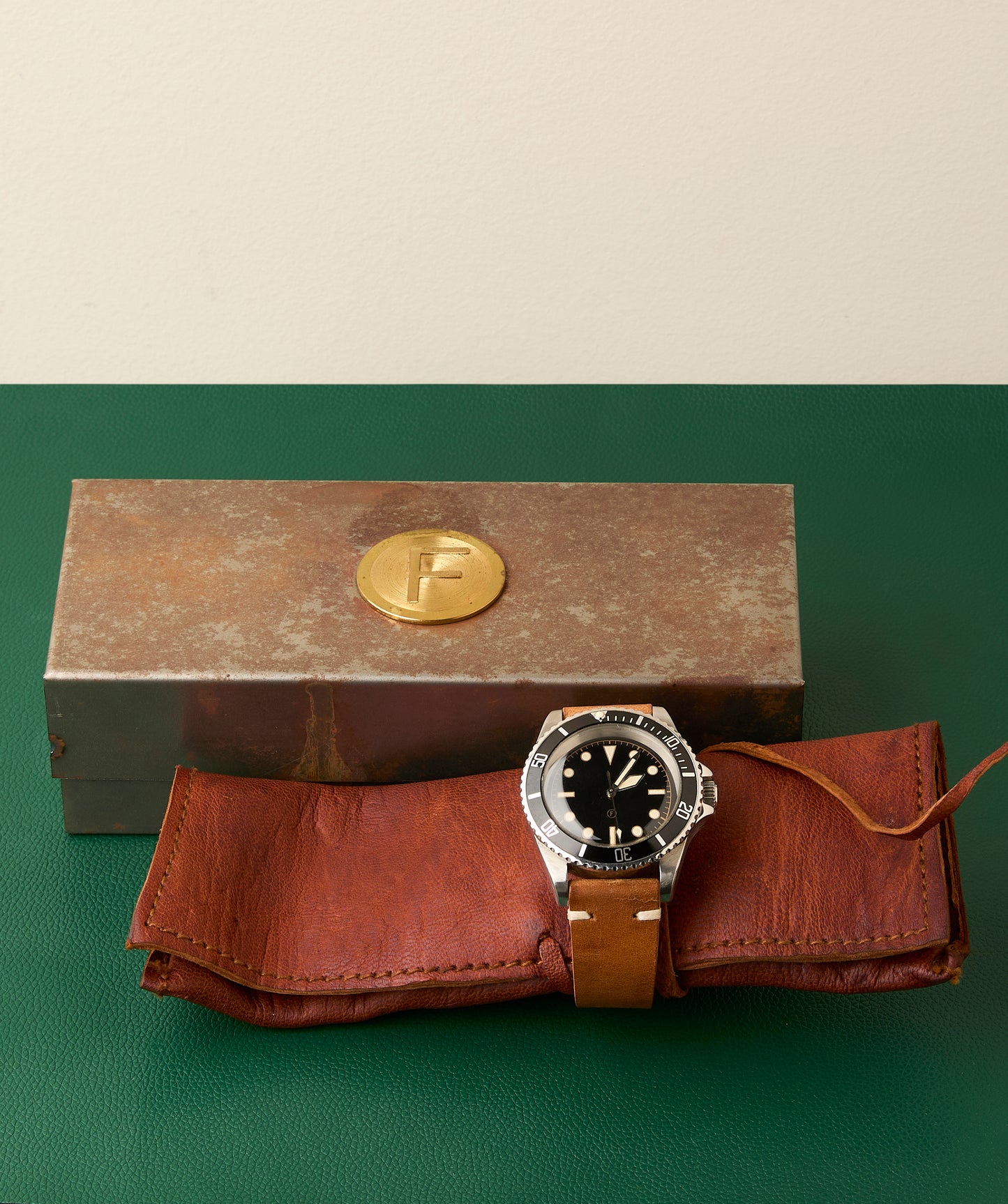 Freese 101 Gloss Black Dial Black Bezel Box Simon Freese Watch