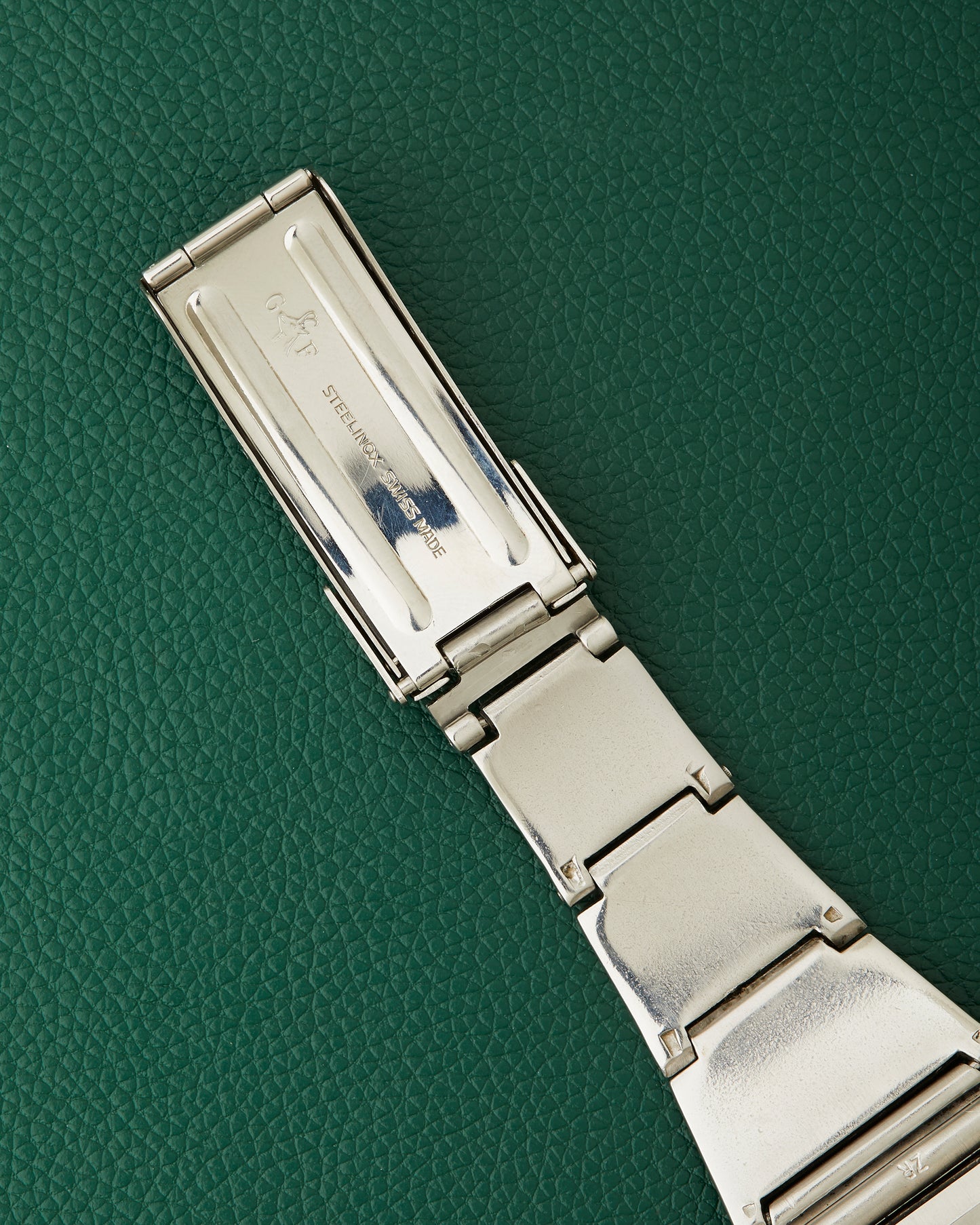 Zenith Ref. A769 Respirator TV-Shaped Case Lobster Bracelet 1974