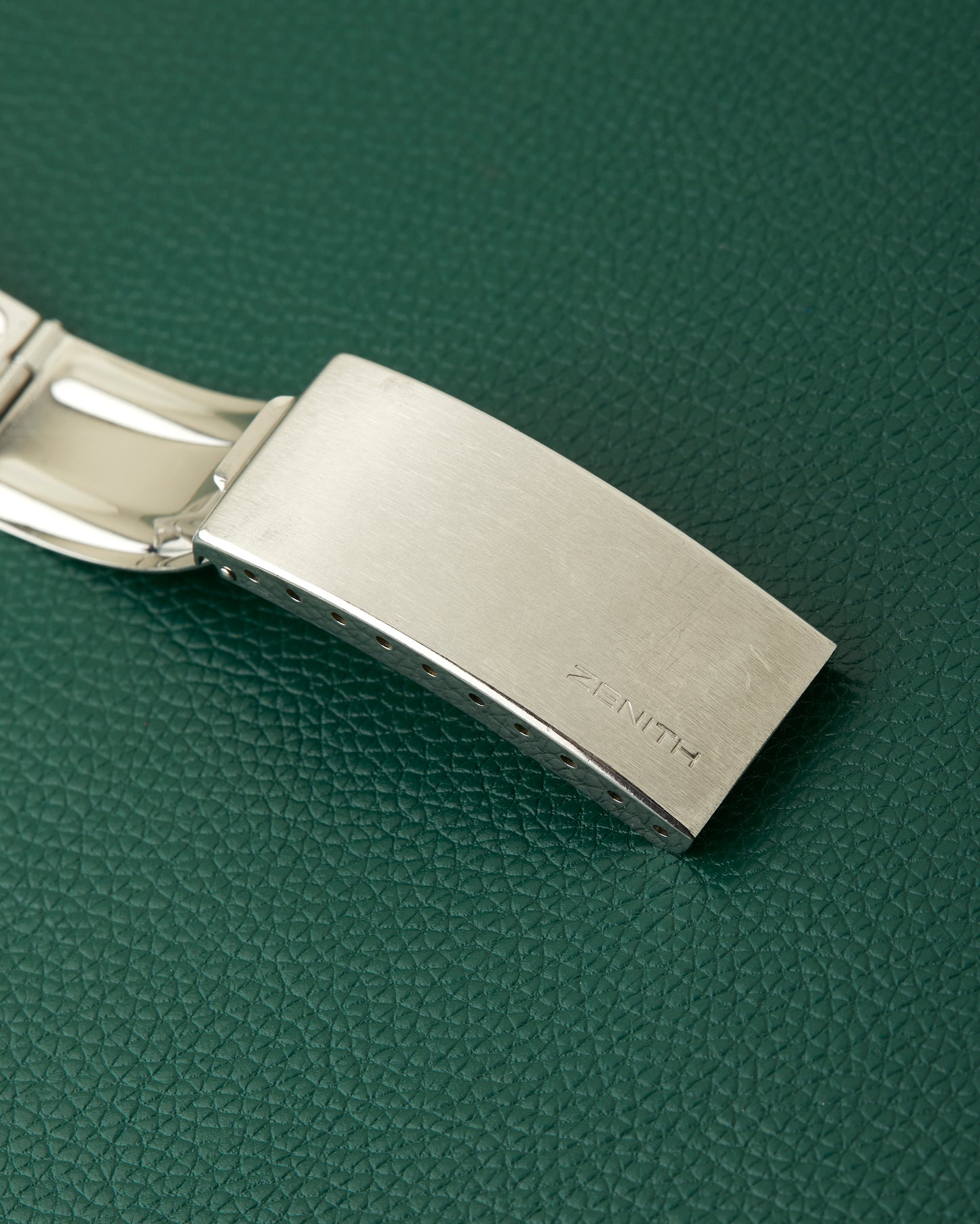 Zenith Ref. A769 Respirator TV-Shaped Case Lobster Bracelet 1974