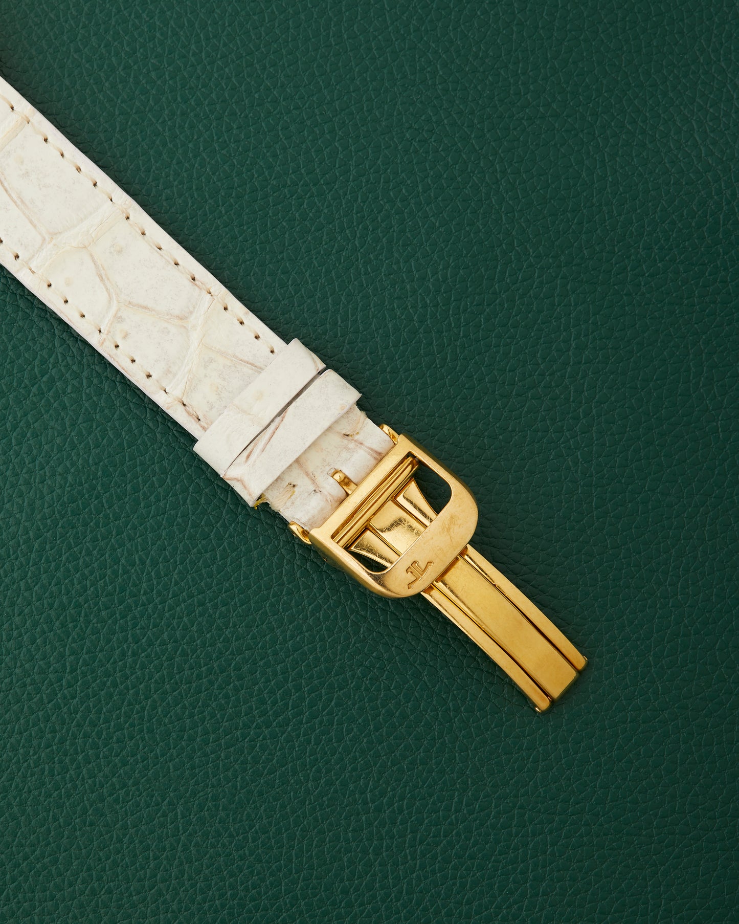 Jaeger-LeCoultre Ref. 255.1.82 Reverso Memory Model 18k Yellow Gold