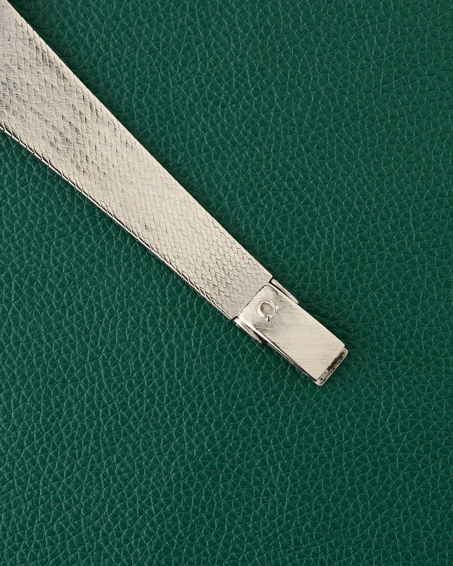 Omega Ref. 171BCF27P White Gold 18k Diamonds & Emeralds Cocktail Watch
