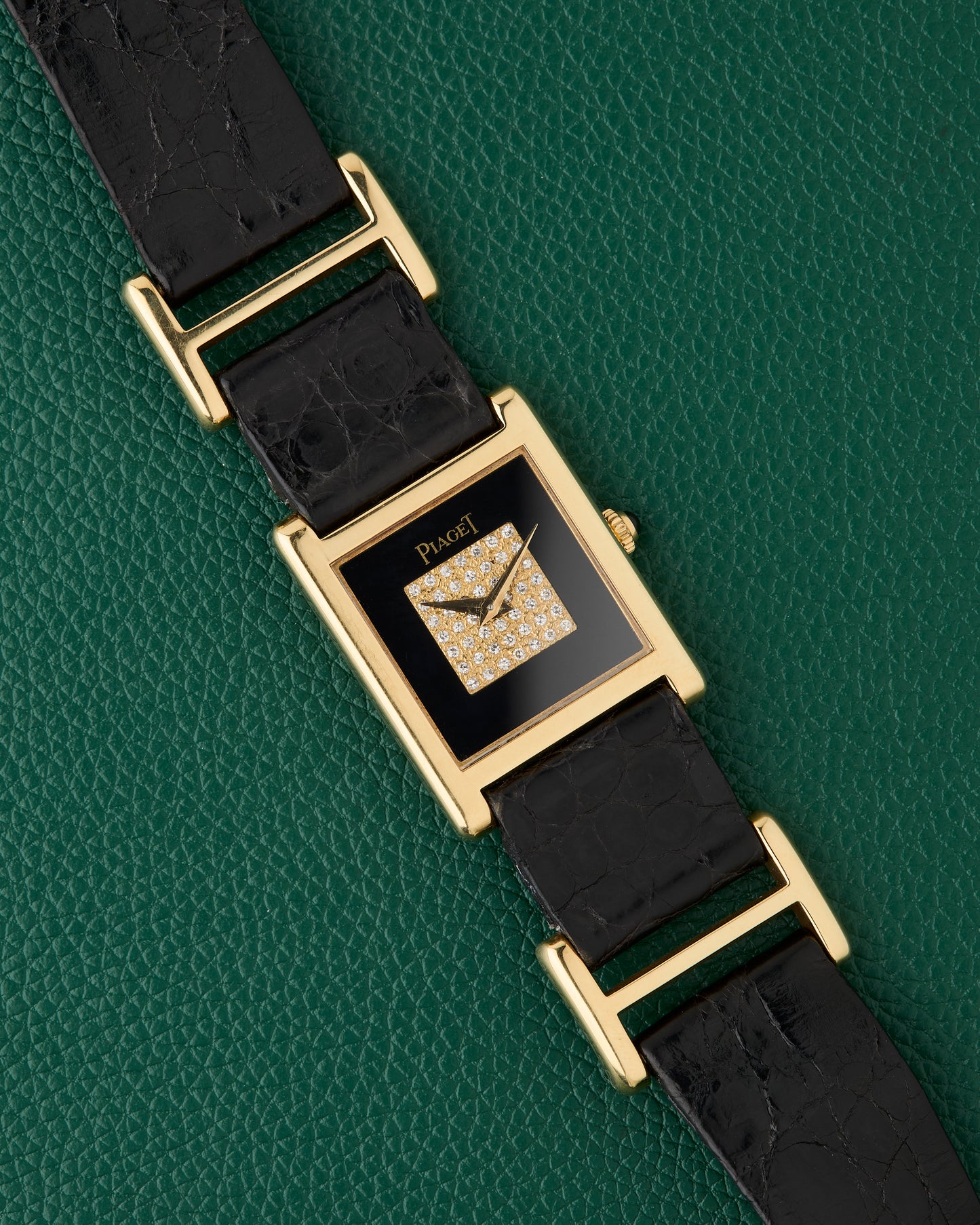 Piaget Ref. 90802 Onyx & Diamonds Dial 18k Yellow Gold