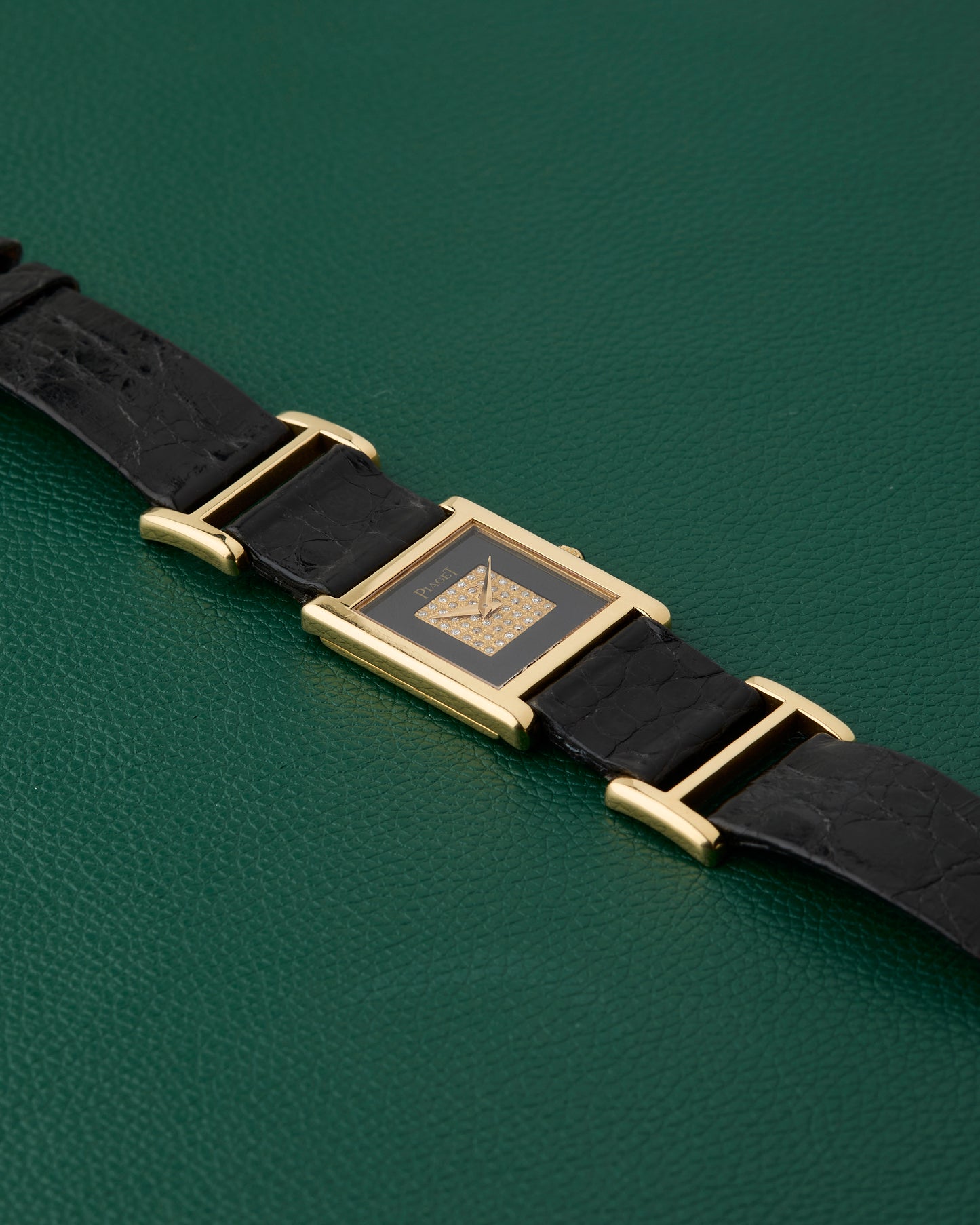 Piaget Ref. 90802 Onyx & Diamonds Dial 18k Yellow Gold