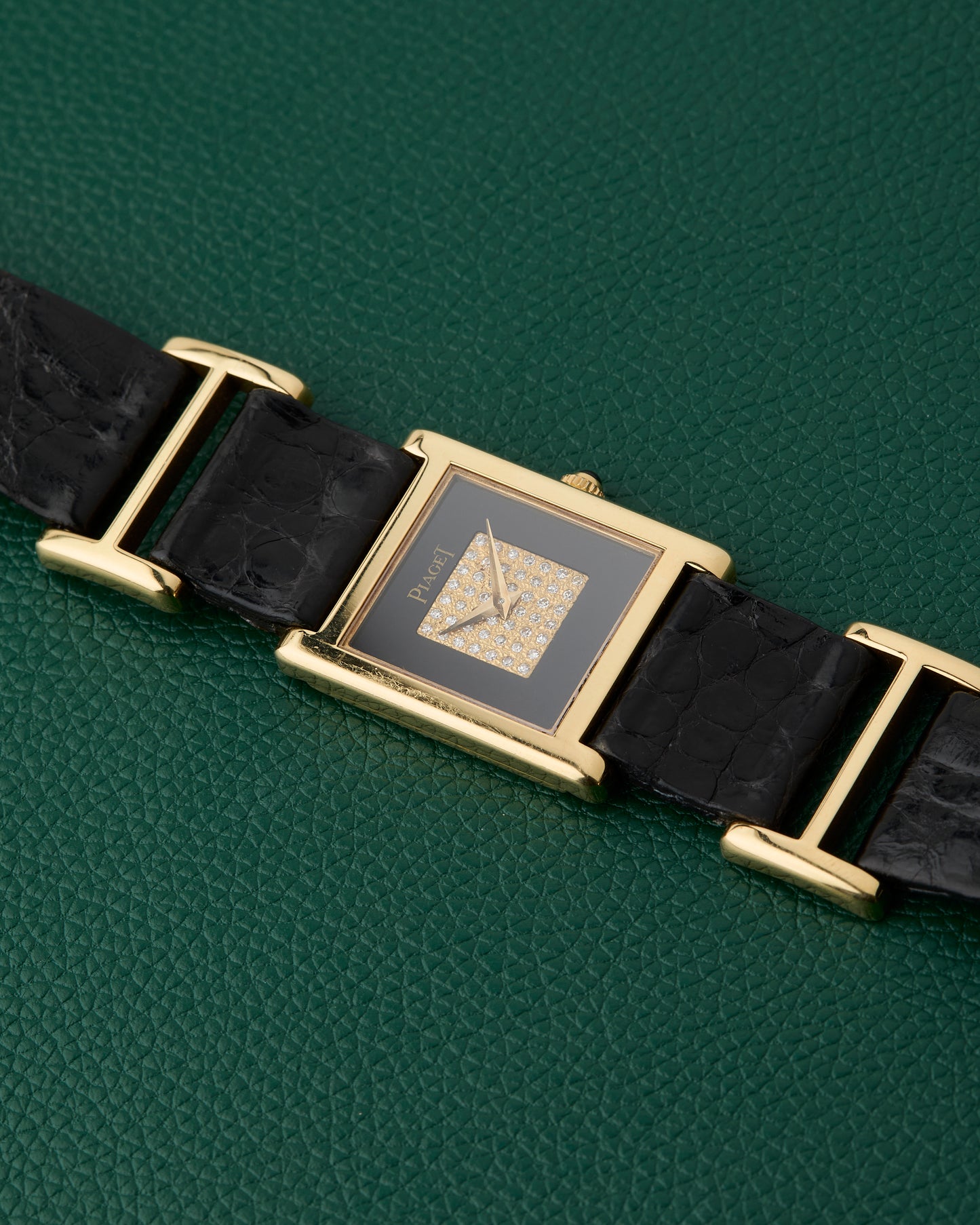 Piaget Ref. 90802 Onyx & Diamonds Dial 18k Yellow Gold