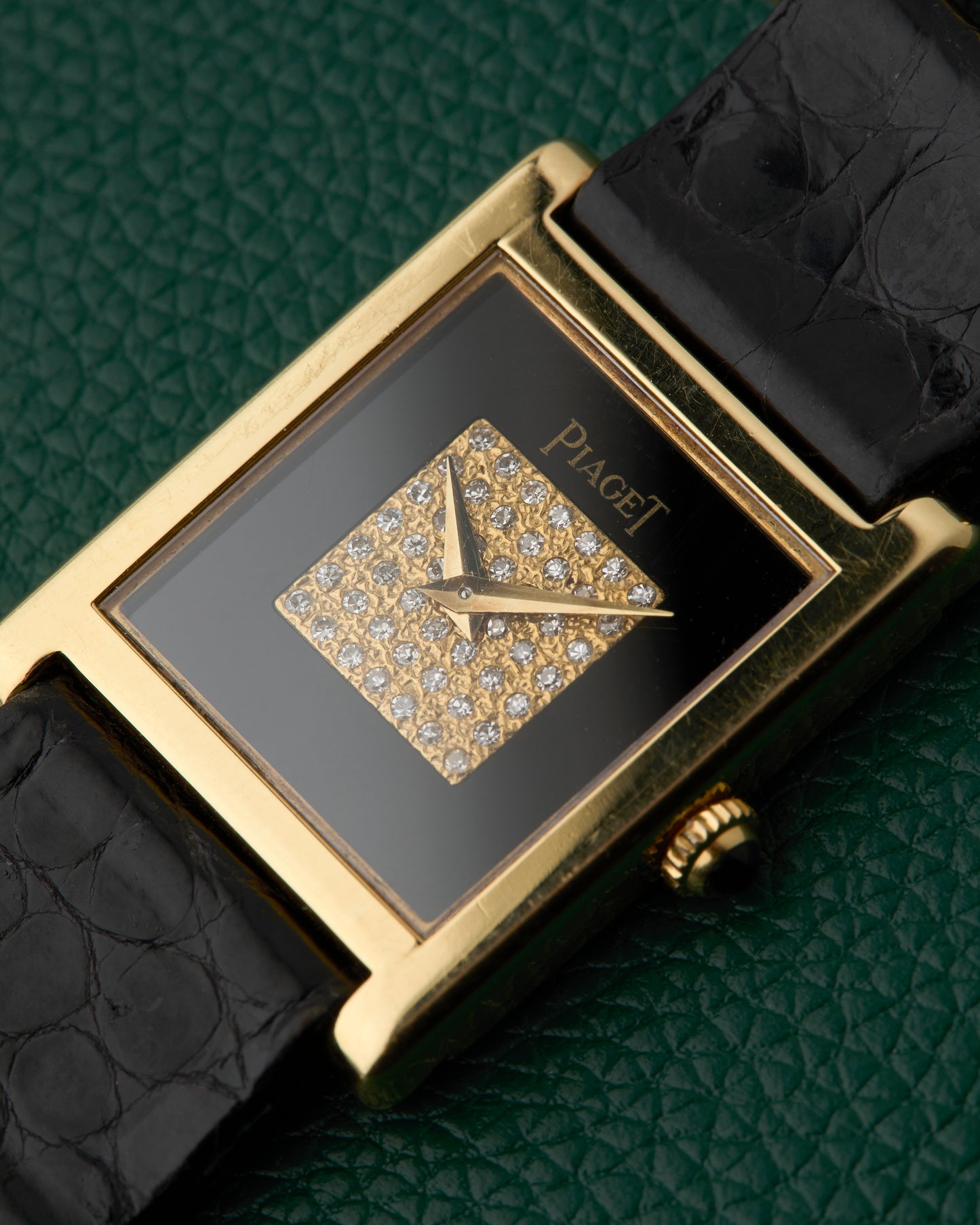 Piaget Ref. 90802 Onyx & Diamonds Dial 18k Yellow Gold