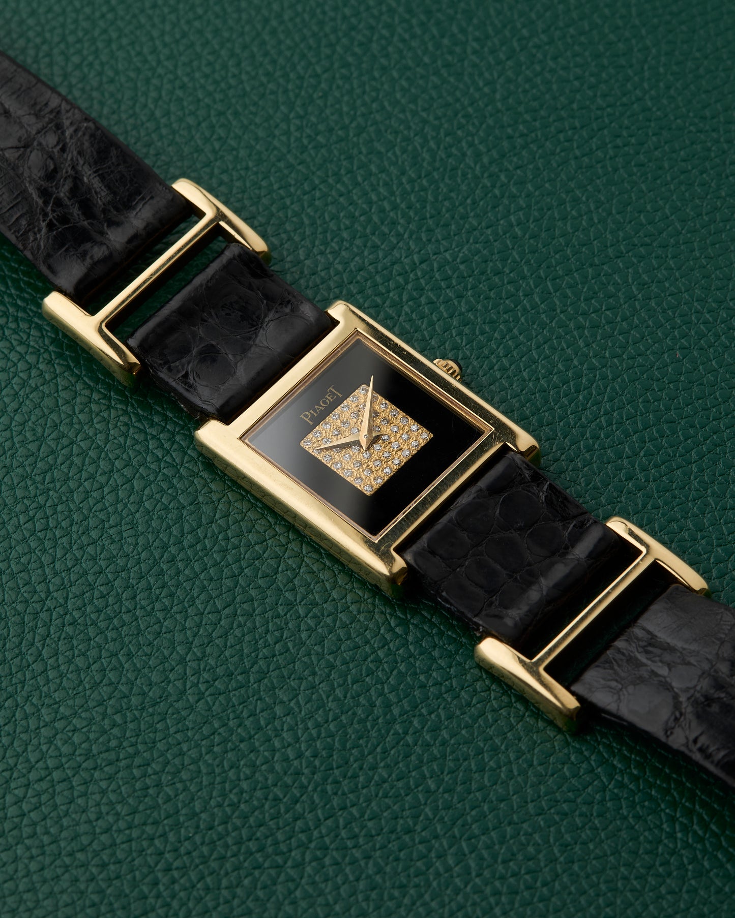 Piaget Ref. 90802 Onyx & Diamonds Dial 18k Yellow Gold