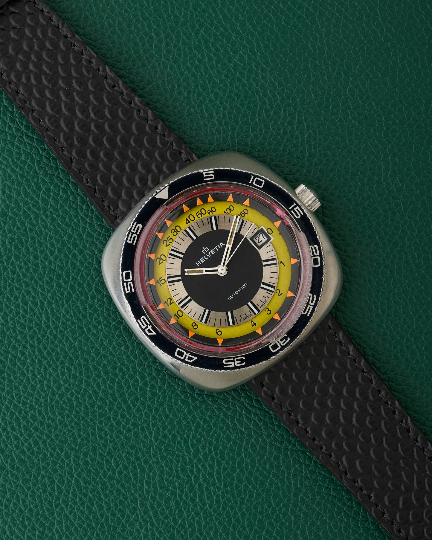 Helvetia Ref.2783.032.30 Yellow & Silver Dial 1960s Vintage Diver Watch