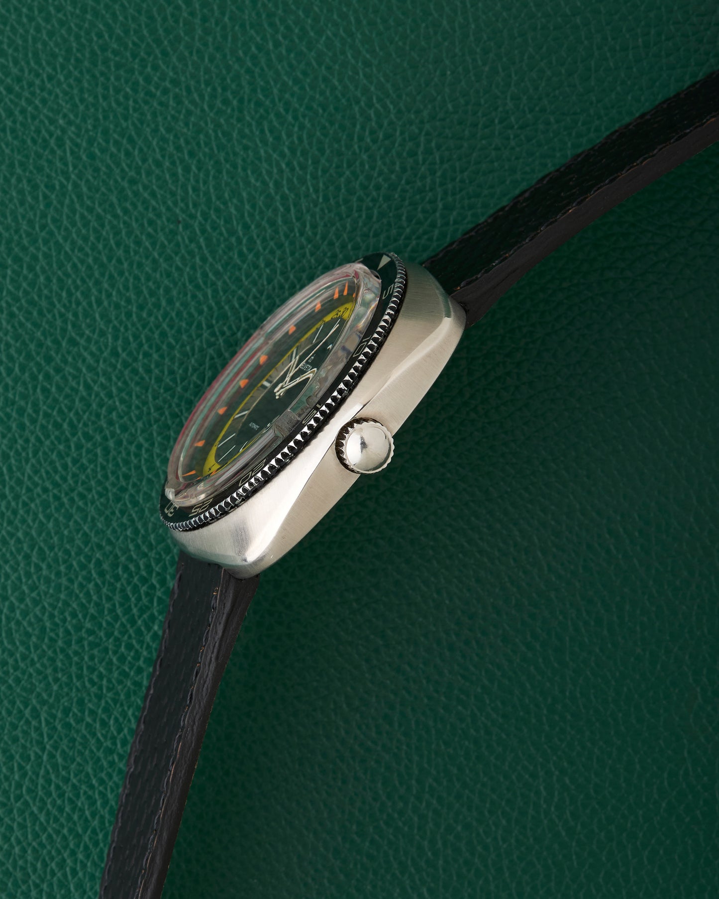 Helvetia Ref.2783.032.30 Yellow & Silver Dial 1960s Vintage Diver Watch