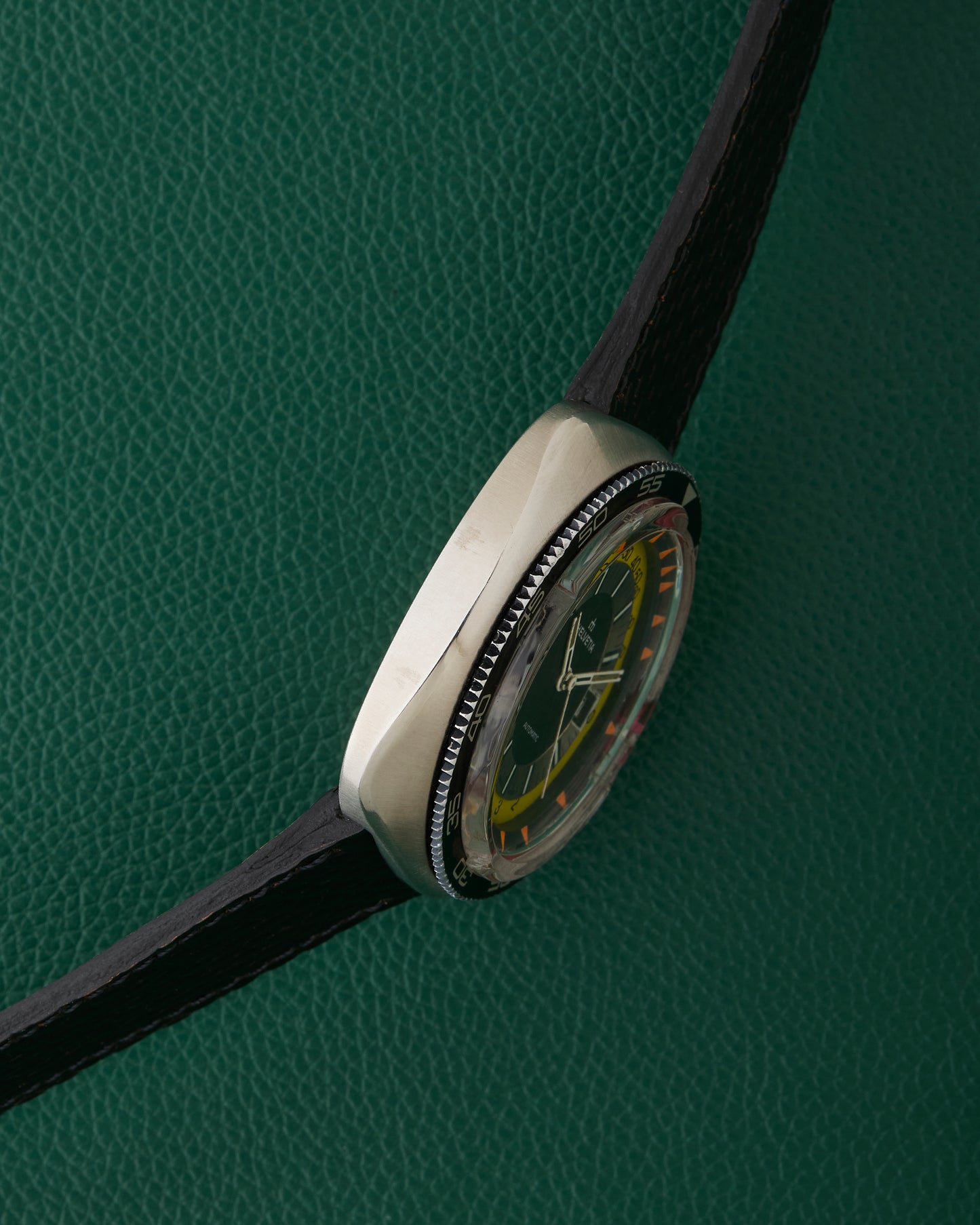 Helvetia Ref.2783.032.30 Yellow & Silver Dial 1960s Vintage Diver Watch