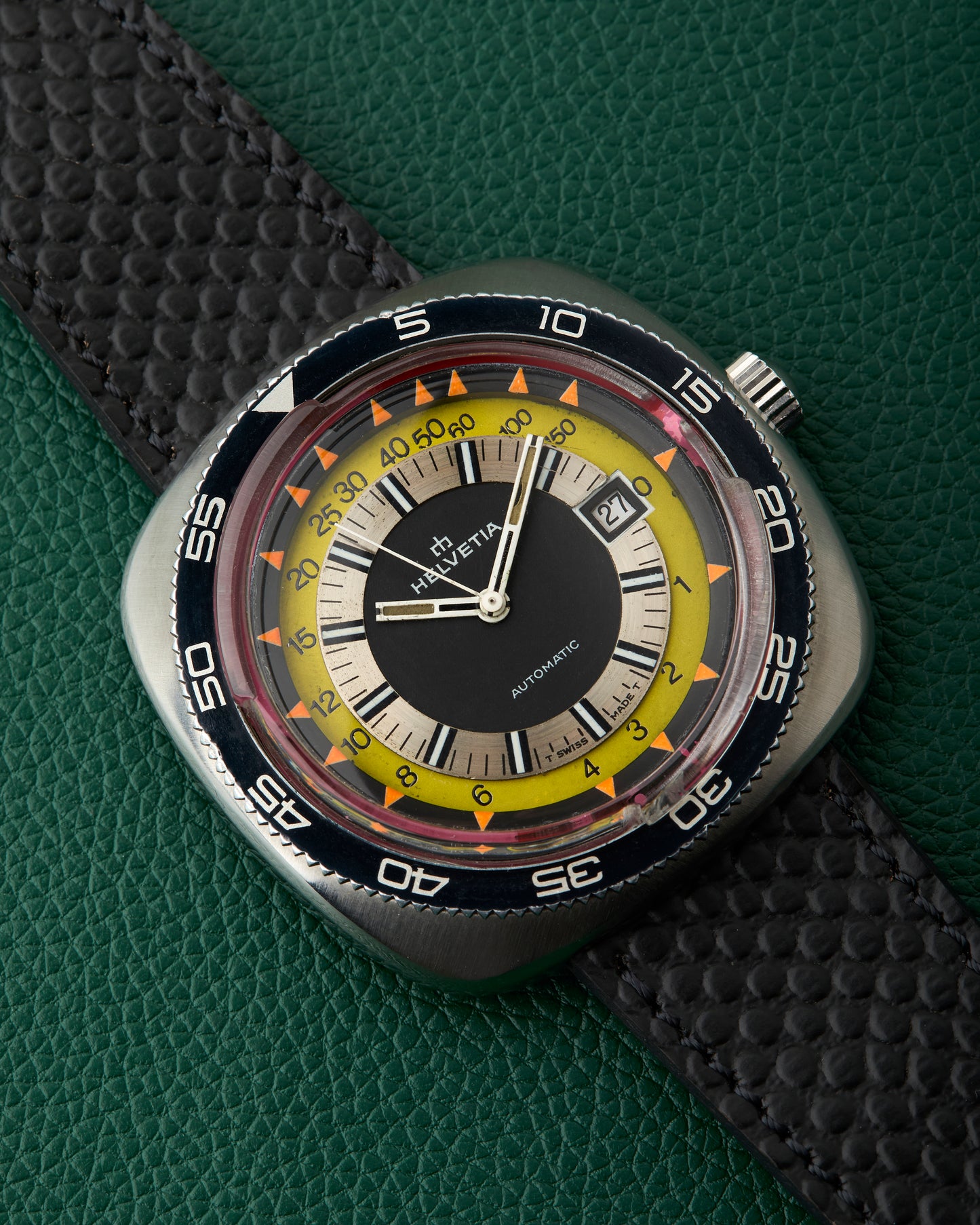 Helvetia Ref.2783.032.30 Yellow & Silver Dial 1960s Vintage Diver Watch