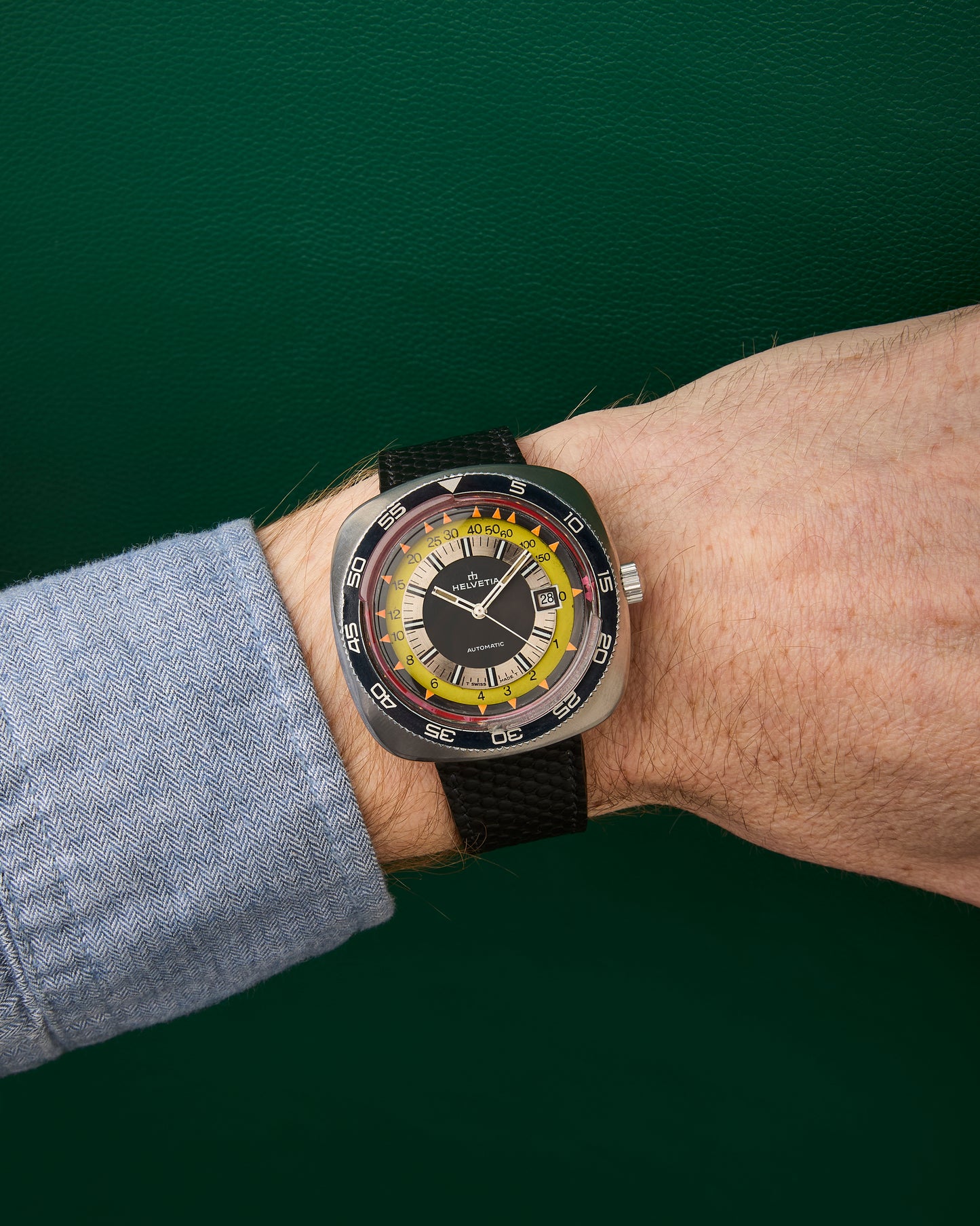 Helvetia Ref.2783.032.30 Yellow & Silver Dial 1960s Vintage Diver Watch